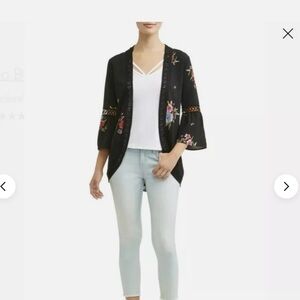 No Boundaries Black Floral Cadigan Size Medium